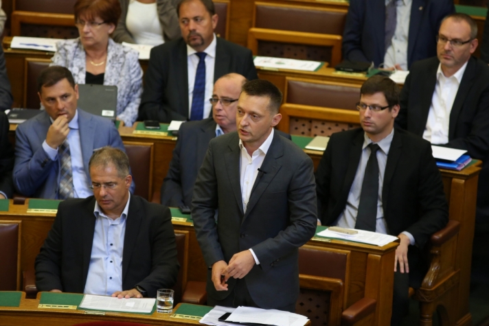 Rogán Antal: A házszabálytól való eltérés támogatása...