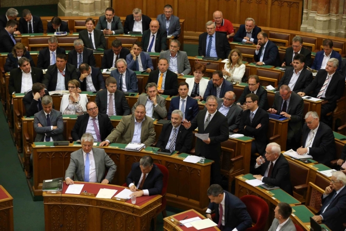 Kósa Lajos az ellenzéki pártok frakcióvezetőinek felszólalására a miniszterelnök napirend előtti...
