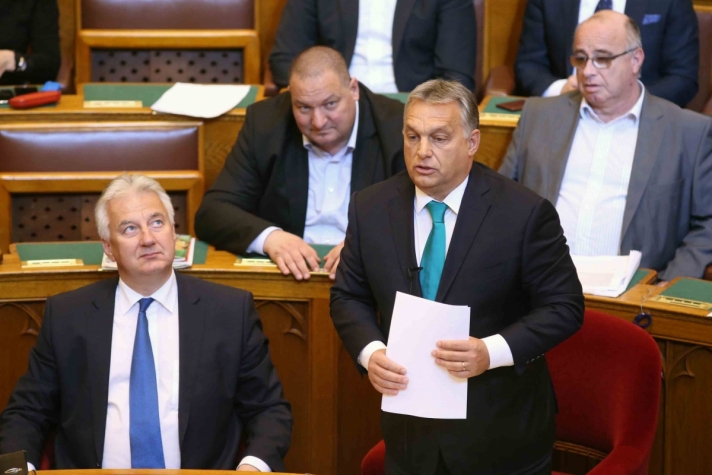 Orbán Viktor a parlamentben az azonnali kérdések órájában.