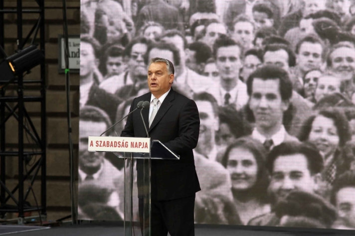 Orbán Viktor miniszterelnök a Terror Háza Múzeum előtt október 23-i díszünnepségen