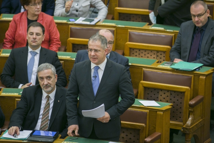 A Fidesz frakcióvezetője hétfőn napirend előtti felszólalásában