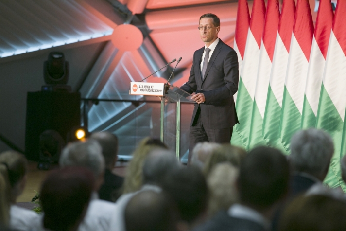 Varga Mihály a Fidesz-frakció nemzeti konzultációt kísérő országjáró rendezvénysorozatának...