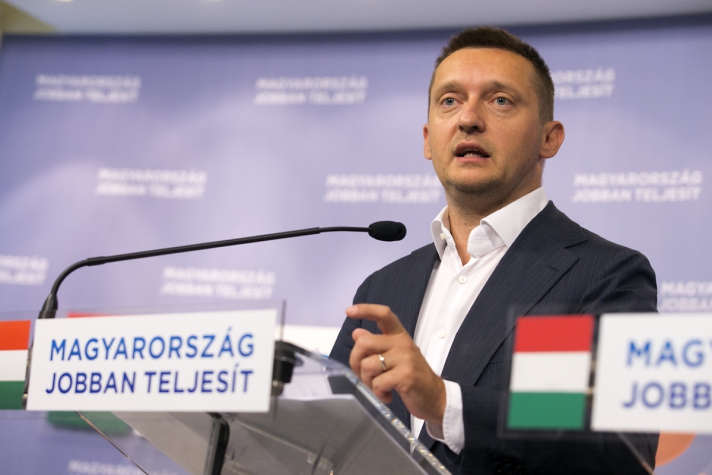 Rogán Antal:A magyar bankrendszernek 1 millió 300 ezer család felé el kell számolnia, és az...