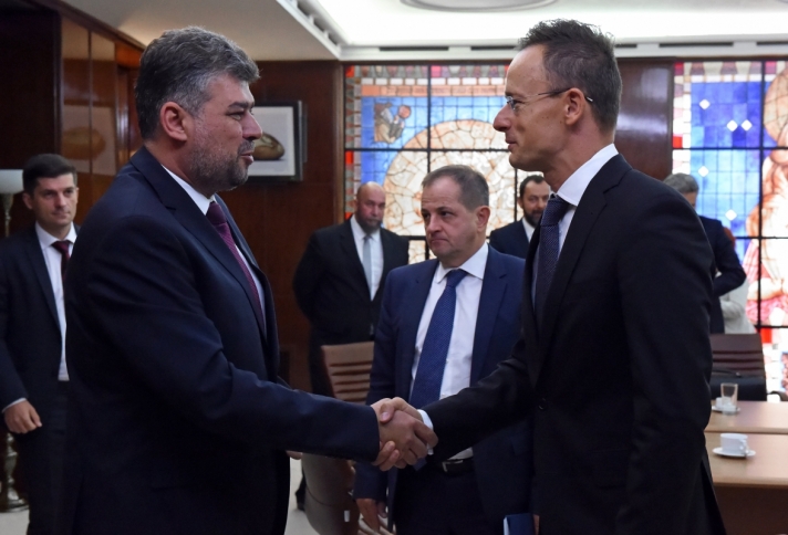 Szijjártó Péter külügyminiszter román tárgyalópartnereivel szerdán Bukarestben.