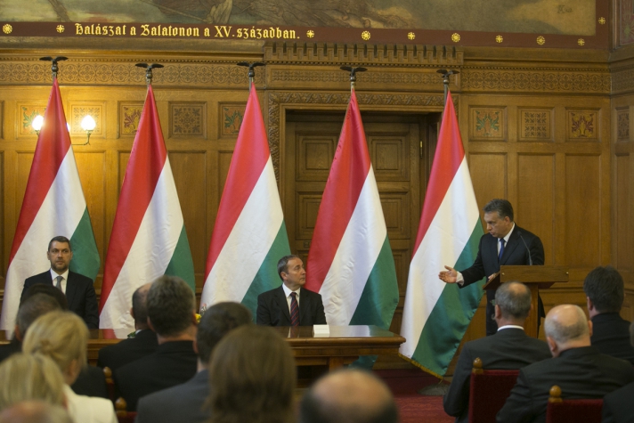 Orbán:A VERSENYKÉPES GAZDASÁGHOZ VERSENYKÉPES ÁLLAMRA VAN...
