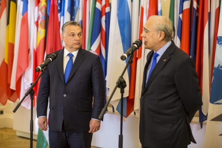 Orbán Viktor Párizsban európai kérdésekről egyeztetett Nicolas Sarkozy volt francia államfővel